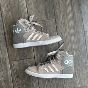 Adidas Gray Sneakers Classic Design
